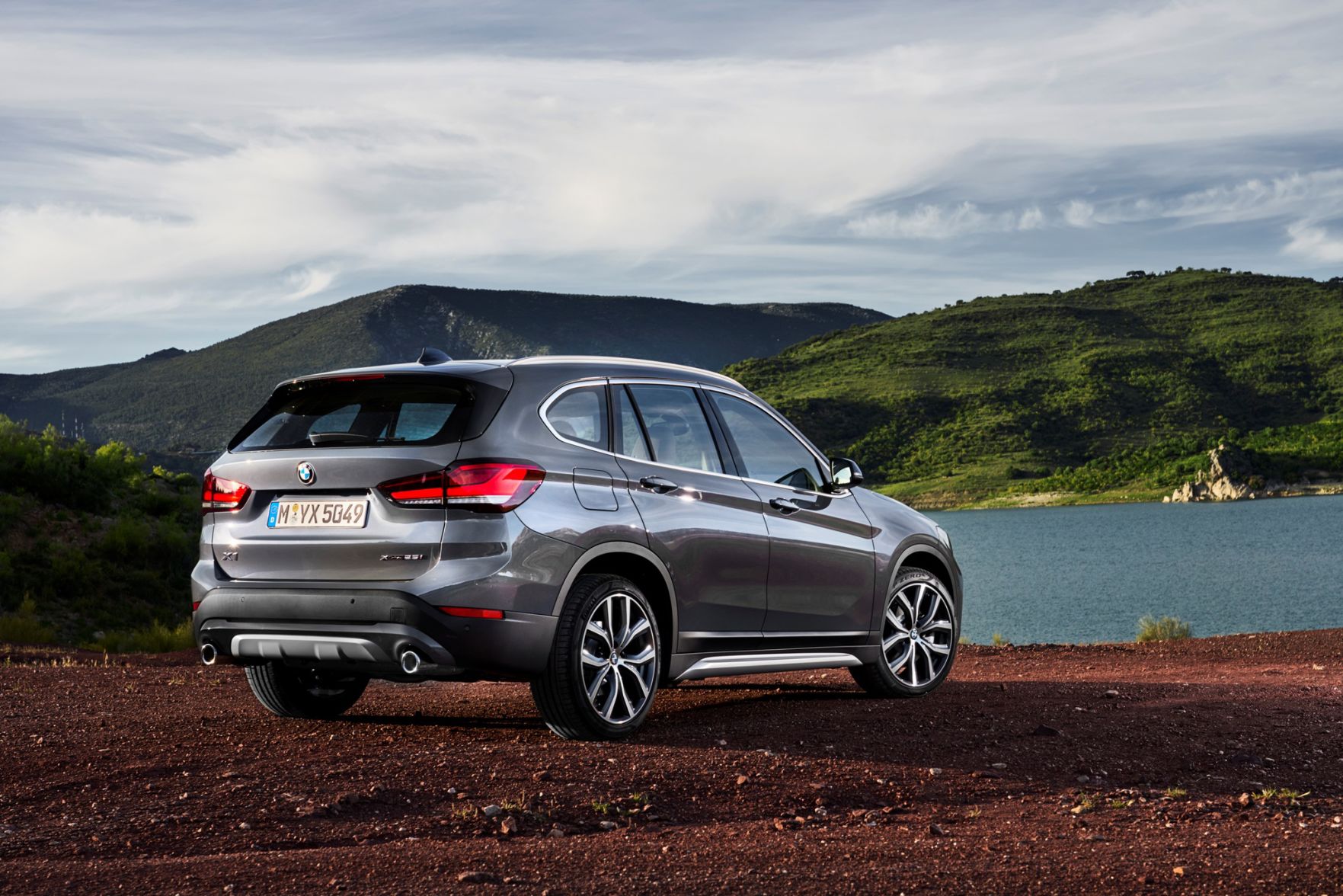 bmw2020x1-0623b.jpg